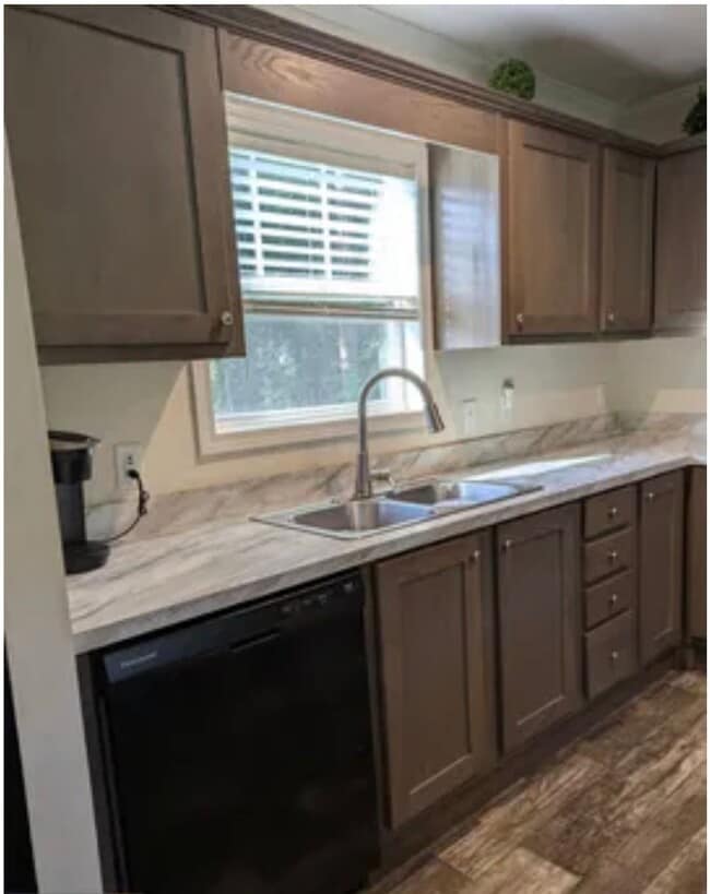 Photo - 255 Greenview Cir
