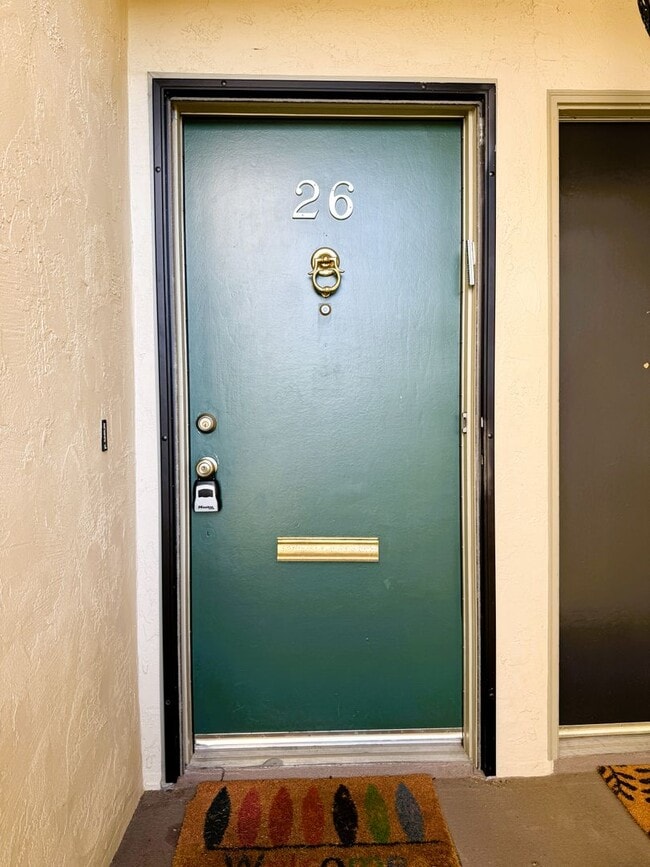 Photo - 4 bed, 2.5 bath top floor corner unit cond... Unit 26