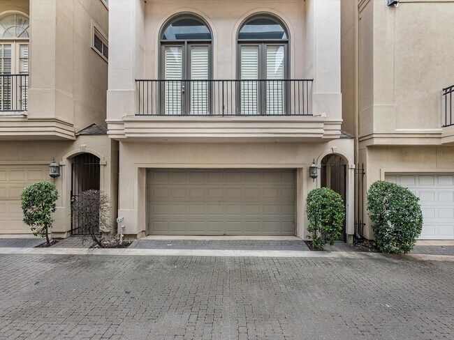 Photo - 107 Dennis St