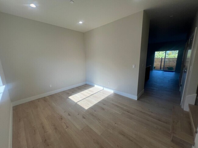 2155 Siddle Loop Unit 103