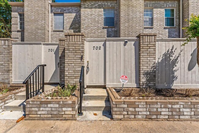 Photo - 4001 Tanglewilde St Unit 702