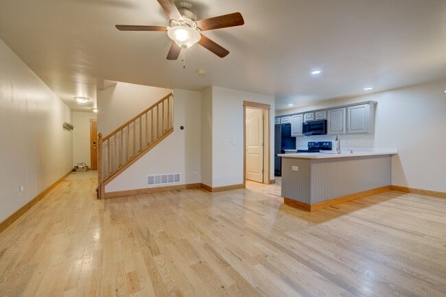 Photo - Laurel Glen Condo For Lease