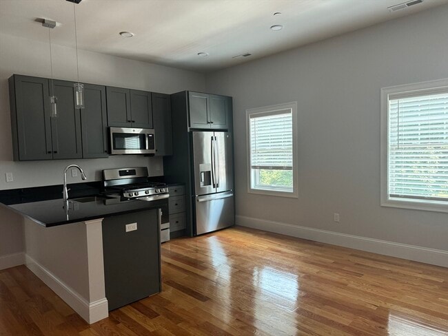 Building Photo - 804 Waverly St Unit 303