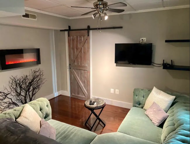 Building Photo - 1000 Queen St