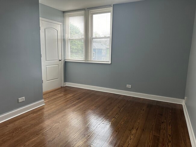 Photo - 12052 S La Salle St Unidad 2