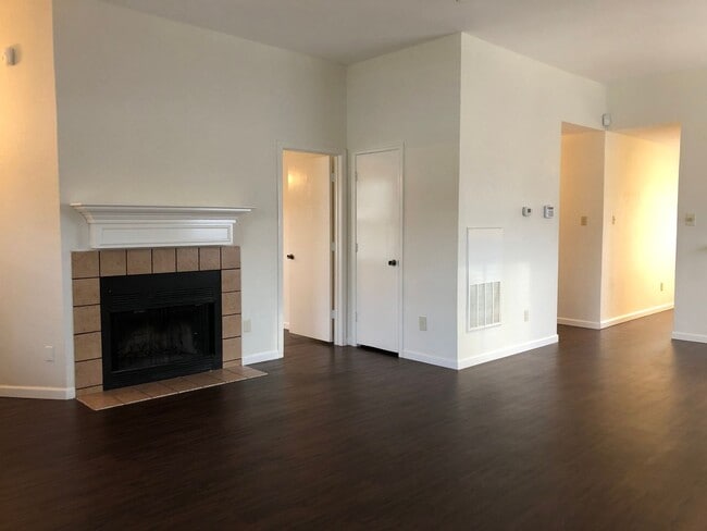 Photo - 208 E Denton Dr Unit 1