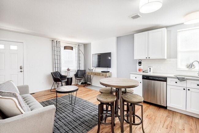 Photo - 2411 Tremont Pl