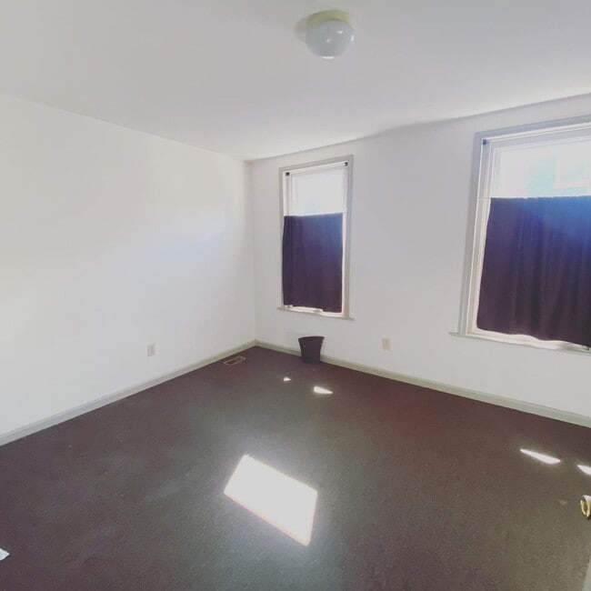 Photo - 4 Bedroom House steps from Temple University