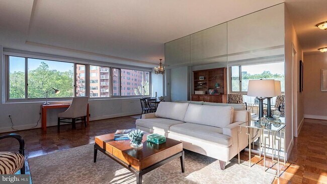 Photo - 4101 Cathedral Ave NW Unit 907