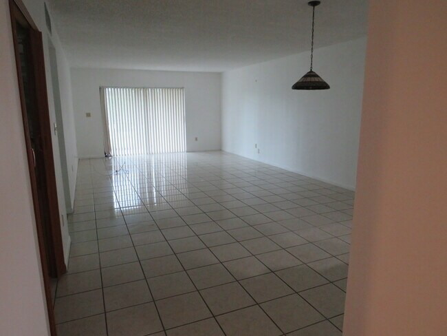 Photo - 16091 Blatt Blvd Unidad 111