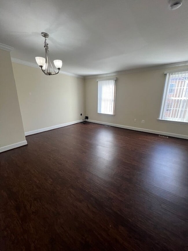 Photo - 3 LEVEL TOWNHOME IN GUNNERS LAKE VILLAGE