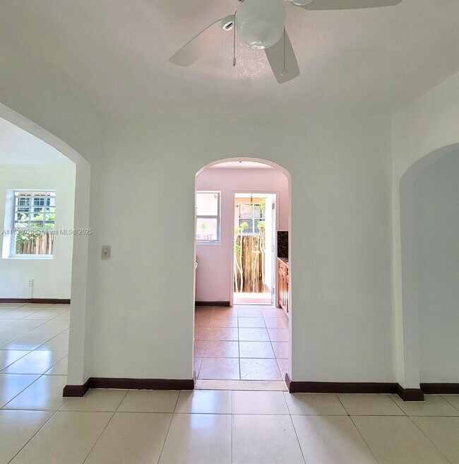 Photo - 1429 NE 147th St Unidad 1429