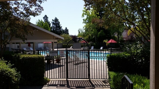 Photo - Highly Desirable Valley Club Circle Condo – Gated Napa Living