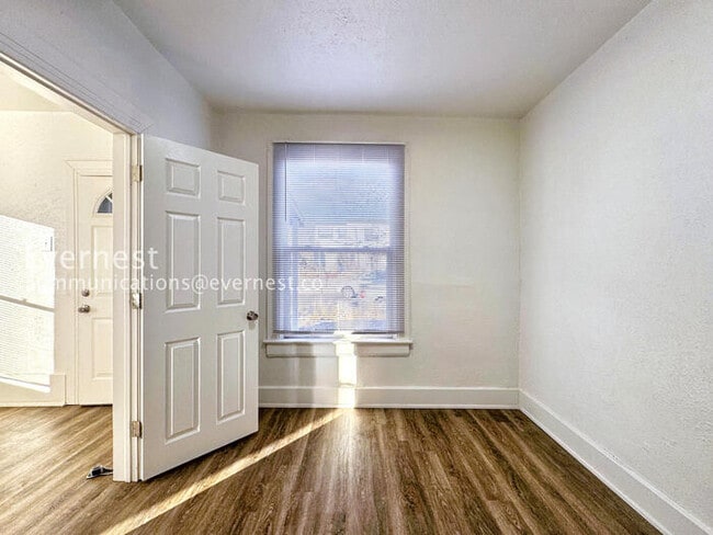 Photo - 4902 Meade St