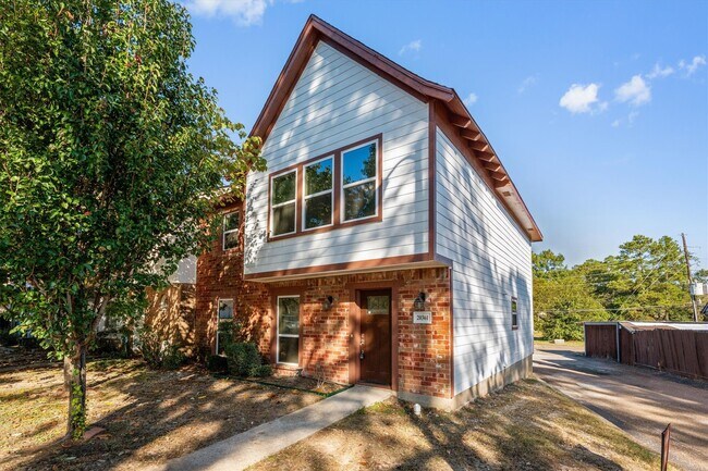 Building Photo - 20361 Fieldtree Dr Unit True