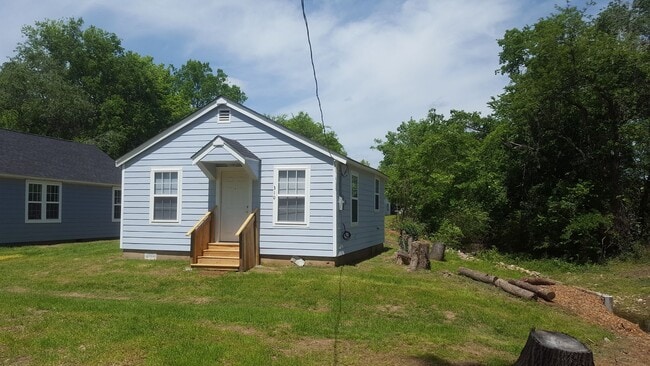 Photo - Cozy ~  2-bedroom, 1-bathroom house