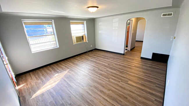 Studio - 227 W Dunklin St Unit B