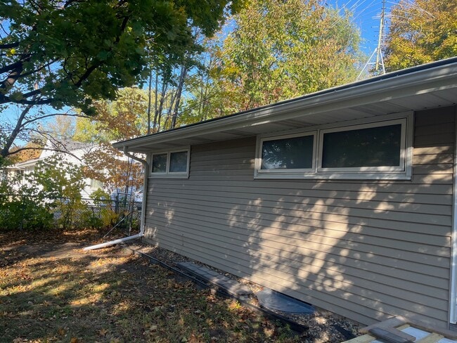 Photo - 10441 York Ave S