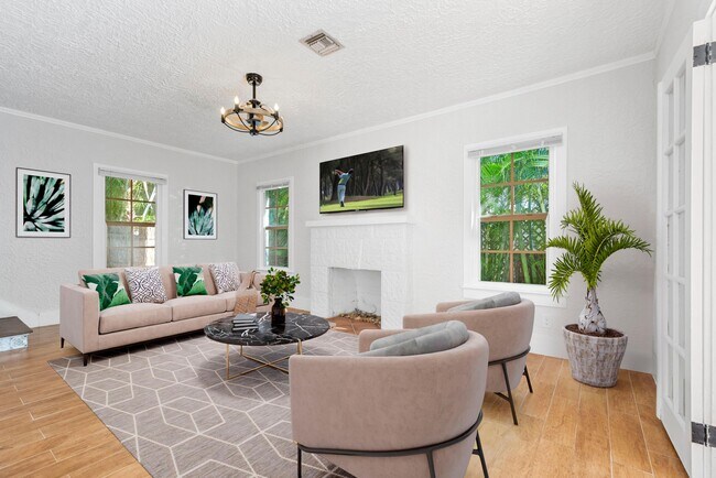 Photo - 209 Lytton Ct