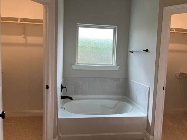 Photo - 220 Tall Oaks Ln