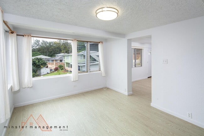 Photo - 2569 Peter St