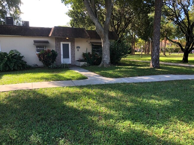 Photo - 421 SW Natura Ave