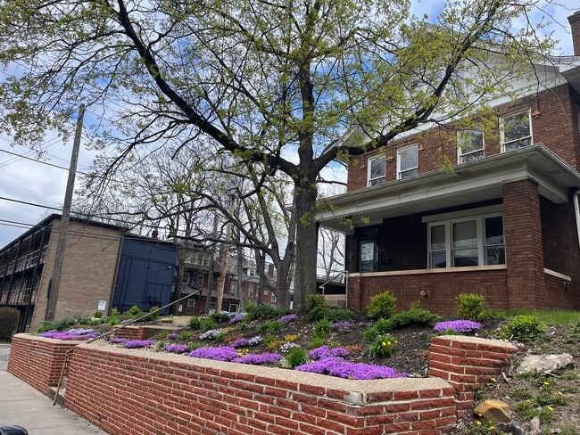 Building Photo - 24 E Northwood Ave Rental