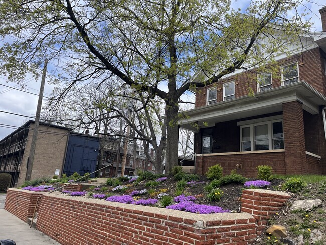 Building Photo - 24 E Northwood Ave Rental