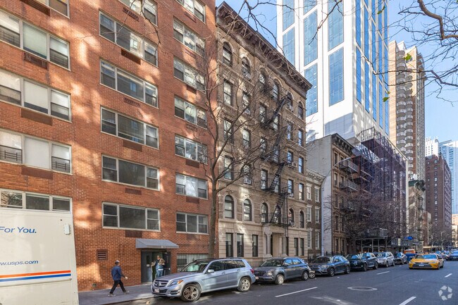 Photo - 444-446 E 58th St