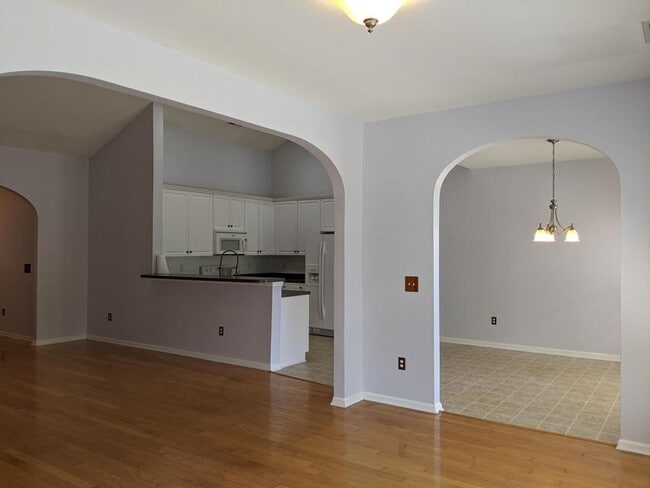 Photo - 8836 Jenny Lind St