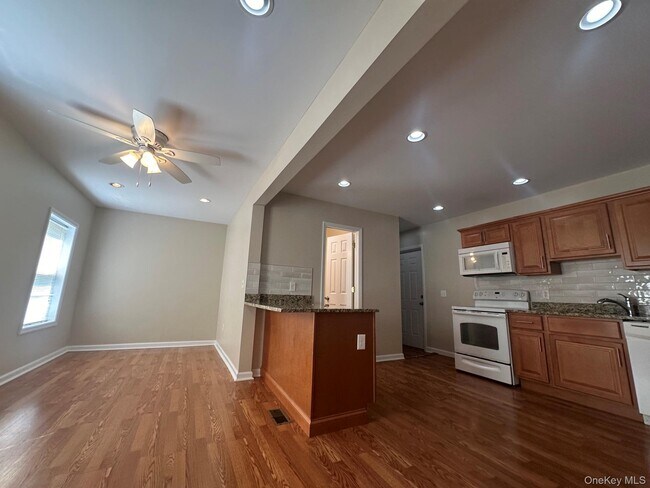 29 Fort Putnam St Unit 1