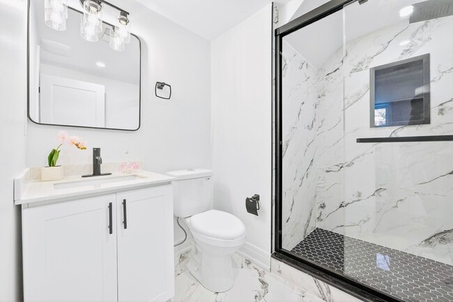 Photo - 2 BED - 2 BATH - HAMILTON - BASEMENT Unit Lower