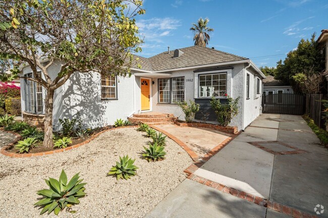 Building Photo - Gorgeous Home in Faircrest Heights!