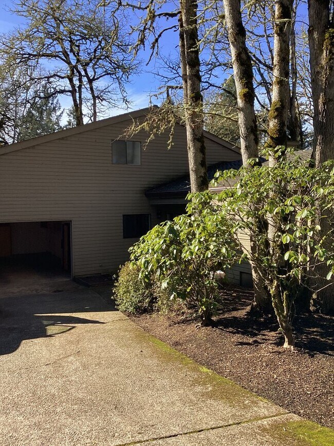 4007 SW Fairhaven Ct