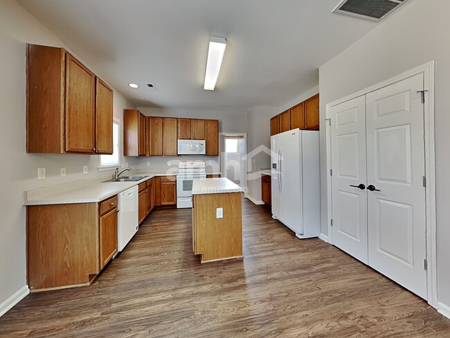 Photo - 209 Haywood Ln