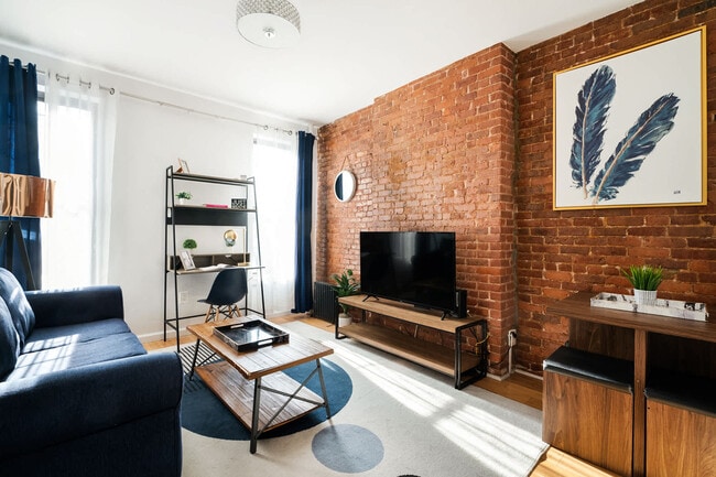 Building Photo - 454 W 47th St Rental