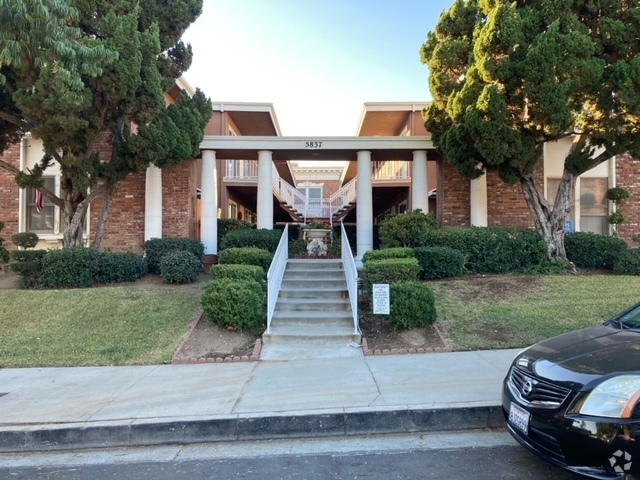 Building Photo - Comstock Apartments