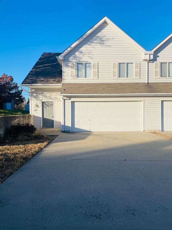 Photo - 808 NE Independence Ct