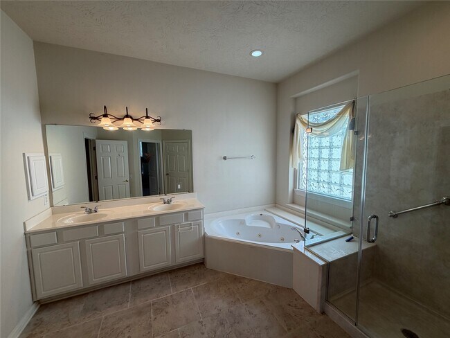 Photo - 27 Yacht Harbor