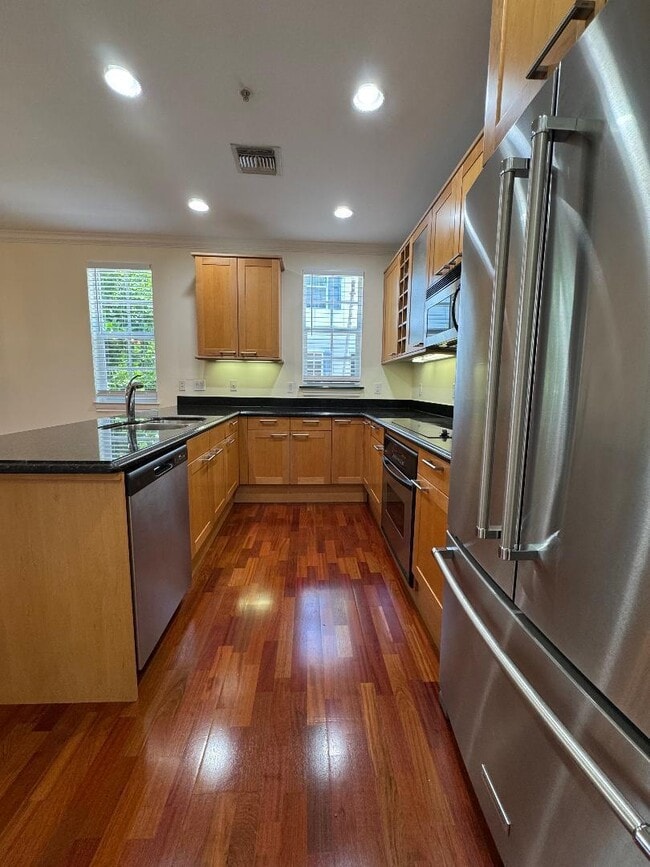 Photo - 304 W Mallory Cir