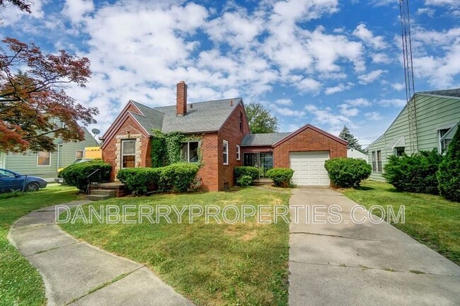 Photo - 347 Darrow Ave