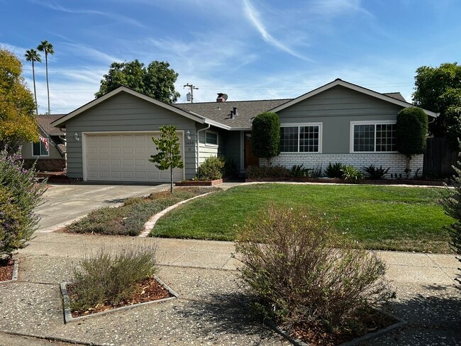 Building Photo - 1650 Glenroy Dr