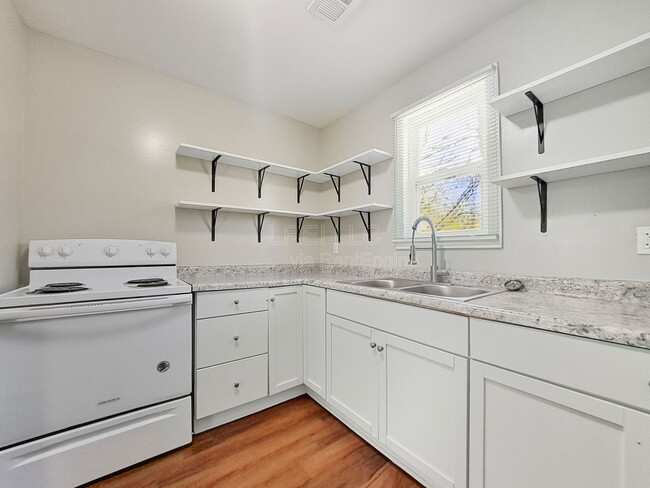 Photo - 2338 W Madison St