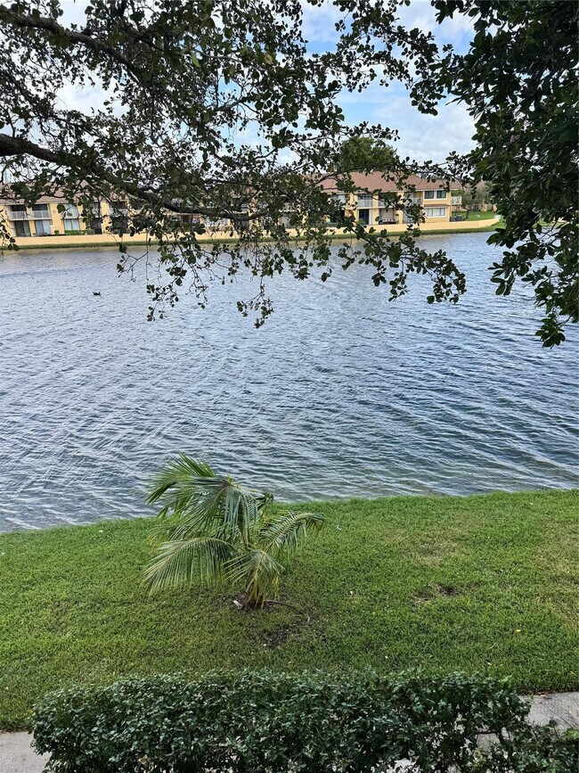 Photo - 615 NW 210th St