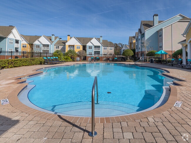 Pool - Oaks at Normandy Apartments