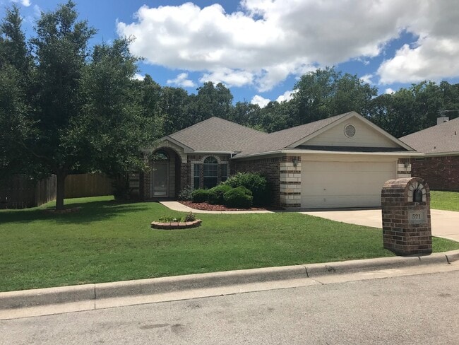 Building Photo - 521 Sweetwater Dr