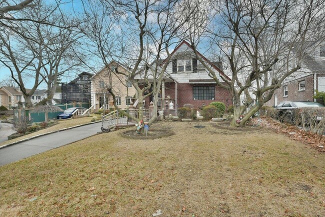 Photo - 176-02 Kildare Rd Apartment Unit 2