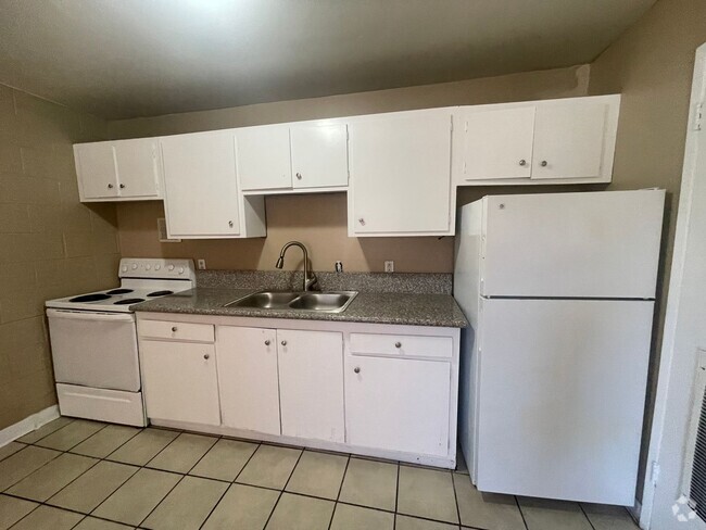 Building Photo - APARTMENT AVAILABLE NEAR LAS VEGAS STRIP!!