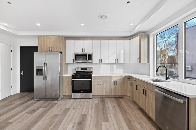 Photo - 2454 E 15th St Unidad 2A