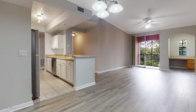 Building Photo - 10075 GATE N Pky Unit 505